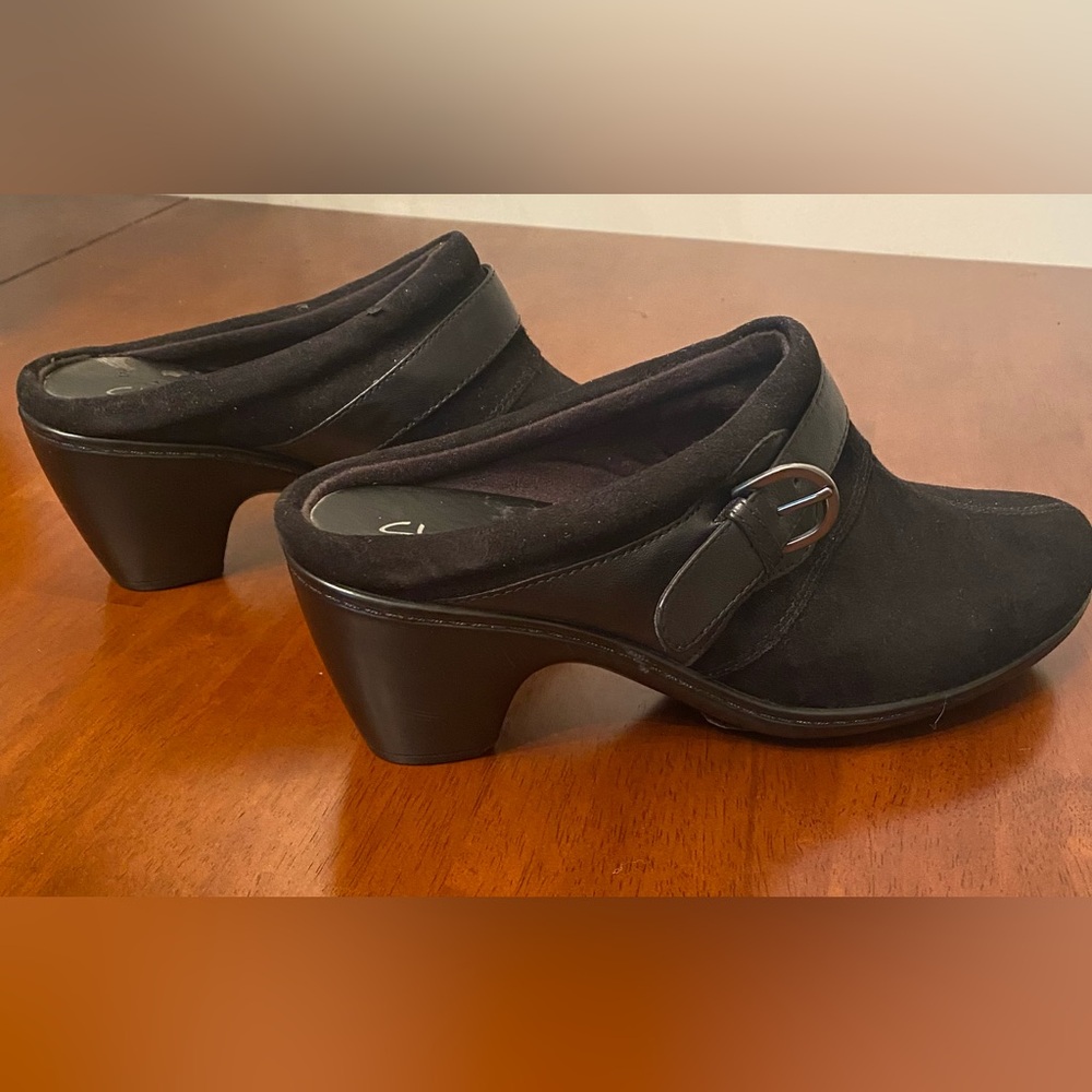 Clarks Black Women’s Clogs With Buckle Detail. Leather & Suede.Size 9 1/2